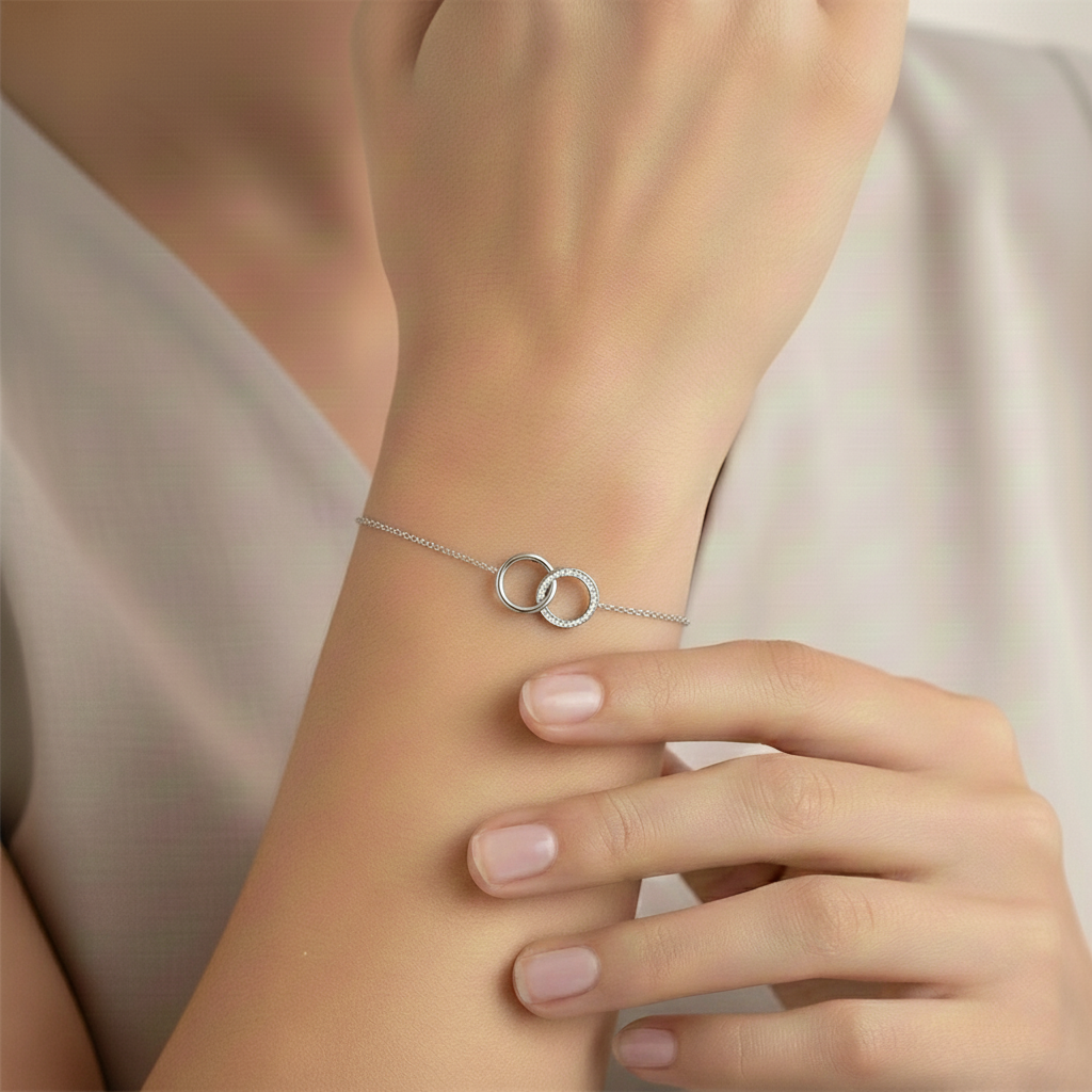 Embrace loop bracelet